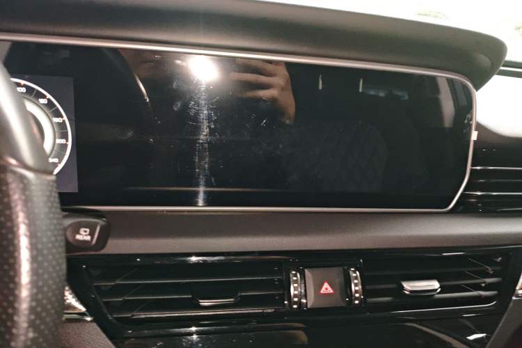 Used Hongqi HS5 2019 2.0T Smart Connect Flagship All-Wheel-Drive Version Audio And AC Panel