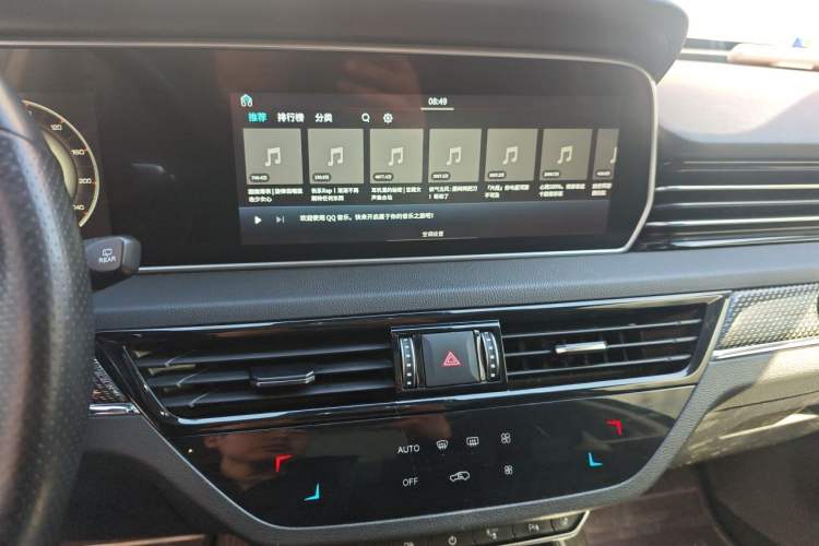 Used Hongqi HS5 2019 2.0T Smart Connect Flagship All-Wheel-Drive Version Audio And AC Panel