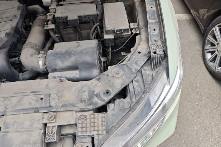 Used Hongqi HS5 2019 2.0T Smart Connect Flagship All-Wheel-Drive Version Engine Bay Left