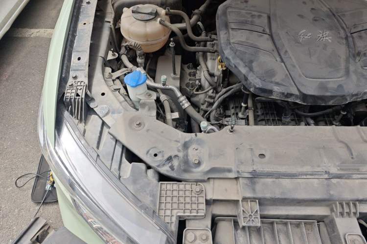 Used Hongqi HS5 2019 2.0T Smart Connect Flagship All-Wheel-Drive Version Engine Bay Right