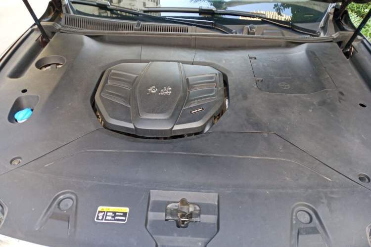 Used Hongqi HS5 2019 2.0T Smart Connect Flagship All-Wheel-Drive Version Engine Bay