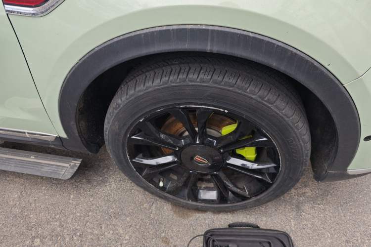 Used Hongqi HS5 2019 2.0T Smart Connect Flagship All-Wheel-Drive Version Right Front Wheel Hub