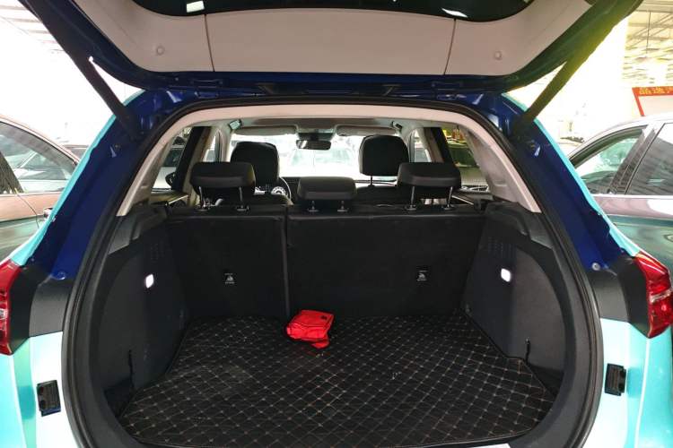 Used Hongqi HS5 2019 2.0T Smart Connect Flagship All-Wheel-Drive Version Trunk