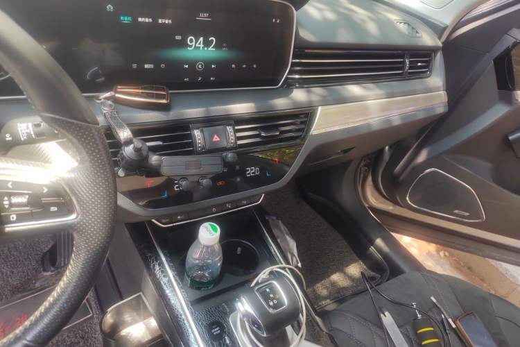 Used Hongqi HS5 2019 2.0T Smart Connect Flagship Edition Audio And AC Panel