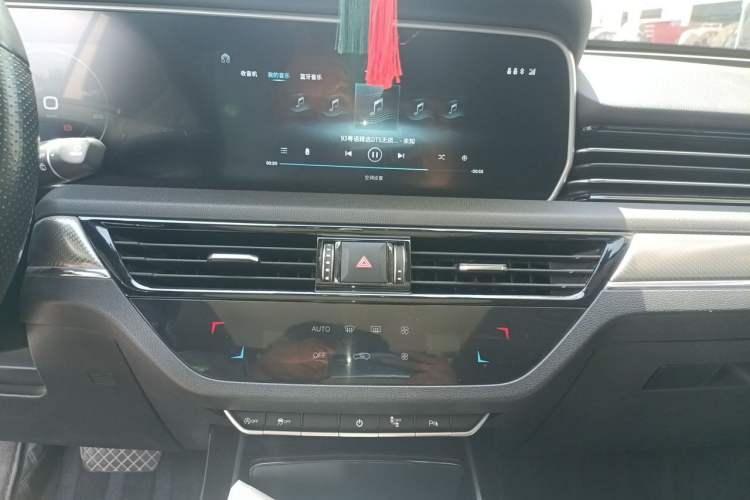 Used Hongqi HS5 2019 2.0T Smart Connect Flagship All-Wheel-Drive Version Audio And AC Panel