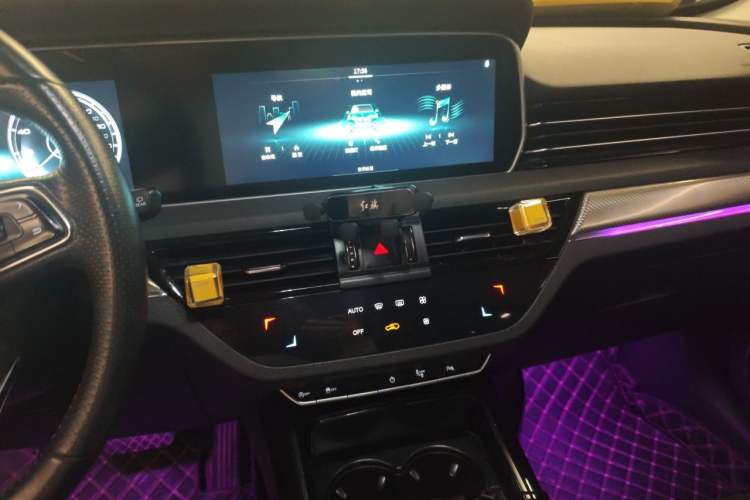 Used Hongqi HS5 2019 2.0T Smart Connect Flagship Edition Audio And AC Panel