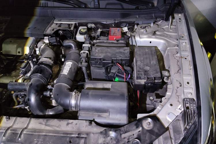 Used Hongqi HS5 2019 2.0T Smart Connect Flagship All-Wheel-Drive Version Engine Bay Left
