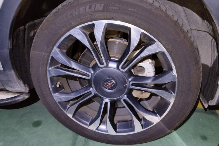 Used Hongqi HS5 2019 2.0T Smart Connect Flagship All-Wheel-Drive Version Right Front Wheel Hub