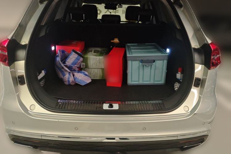 Used Hongqi HS5 2019 2.0T Smart Connect Flagship Edition Trunk