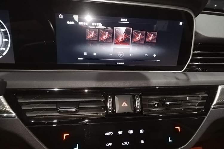Used Hongqi HS5 2019 2.0T Smart Connect Flagship All-Wheel-Drive Version Audio And AC Panel