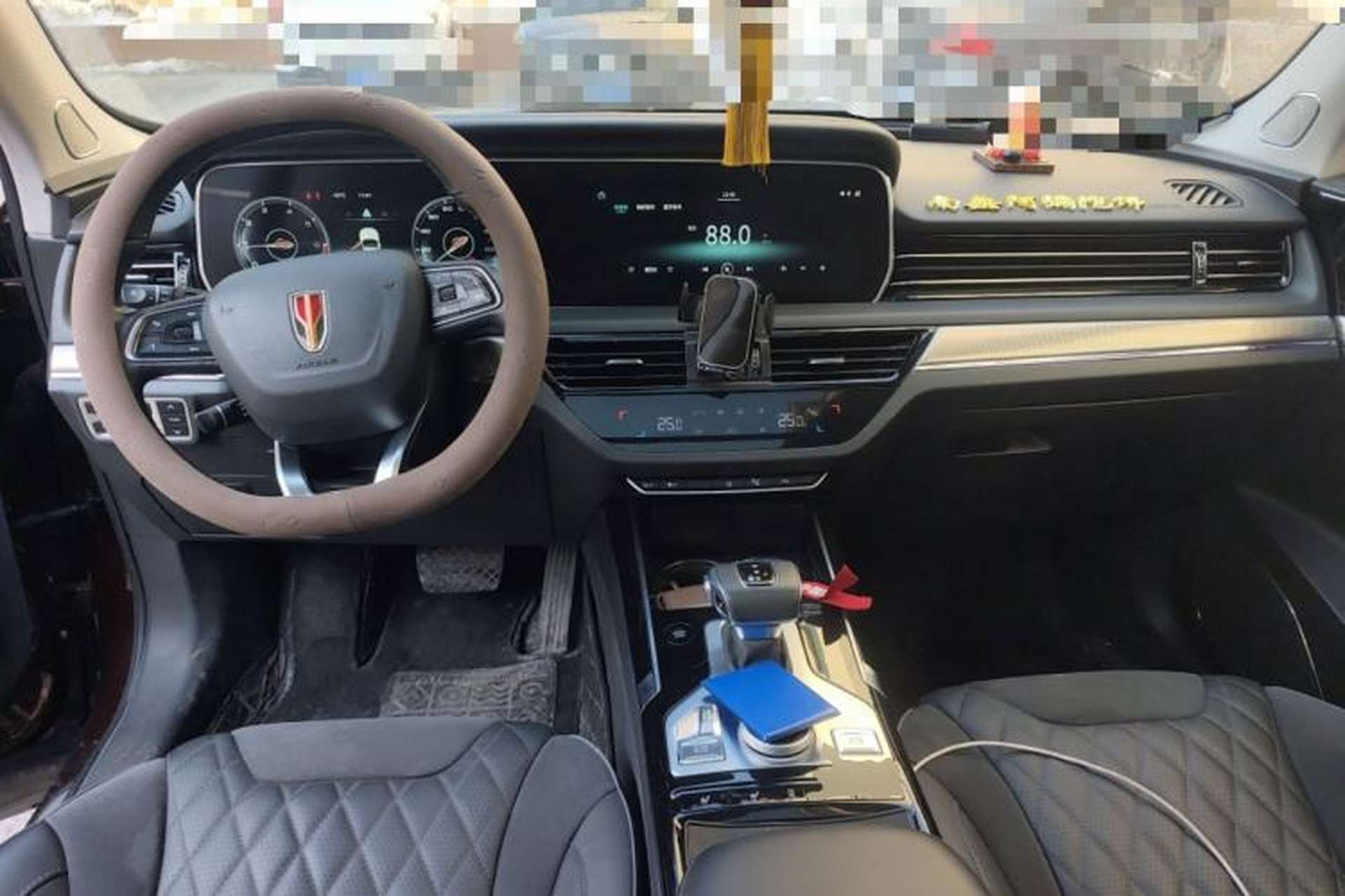 Used Hongqi HS5 2019 2.0T Smart Connect Flagship All-Wheel-Drive Version Center Console