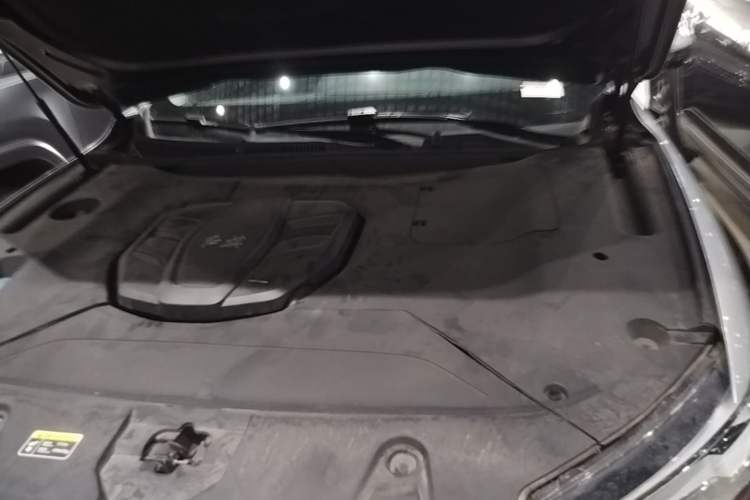 Used Hongqi HS5 2019 2.0T Smart Connect Flagship All-Wheel-Drive Version Engine Bay