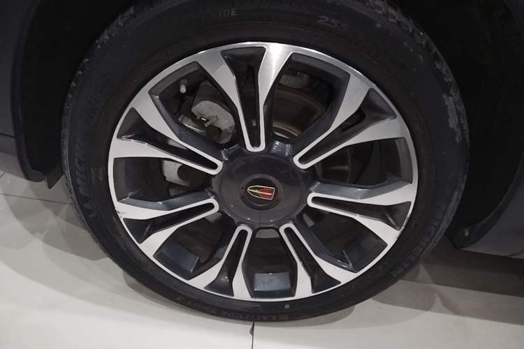 Used Hongqi HS5 2019 2.0T Smart Connect Flagship All-Wheel-Drive Version Left Front Wheel Hub