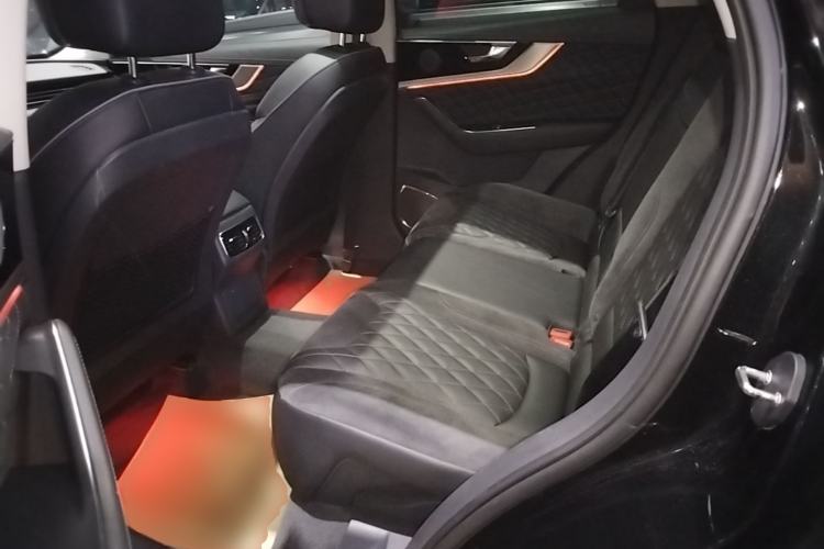 Used Hongqi HS5 2019 2.0T Smart Connect Flagship All-Wheel-Drive Version Left Rear Seat
