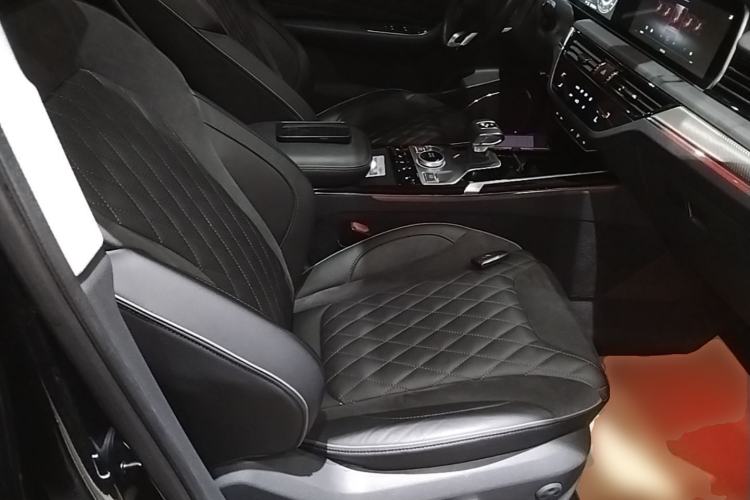 Used Hongqi HS5 2019 2.0T Smart Connect Flagship All-Wheel-Drive Version Right Front Seat