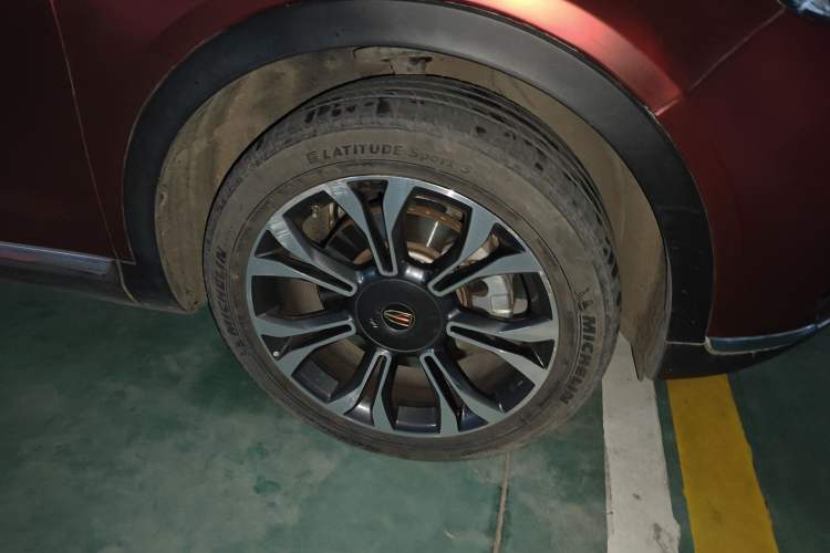 Used Hongqi HS5 2019 2.0T Smart Connect Flagship All-Wheel-Drive Version Right Front Wheel Hub