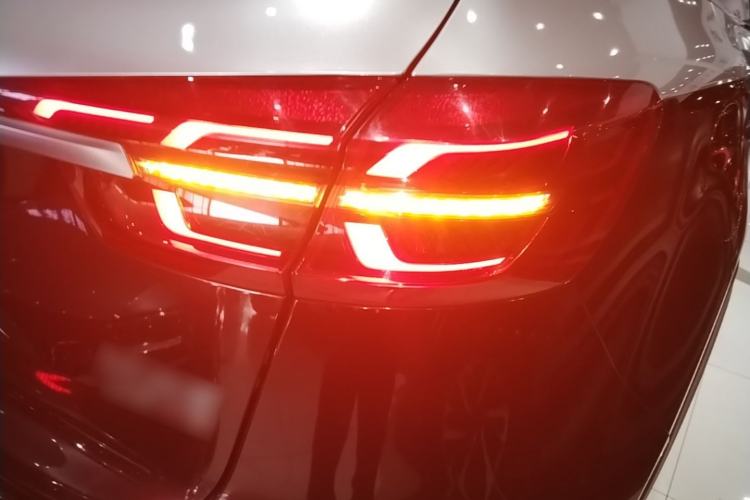 Used Hongqi HS5 2019 2.0T Smart Connect Flagship All-Wheel-Drive Version Right Rear Taillight