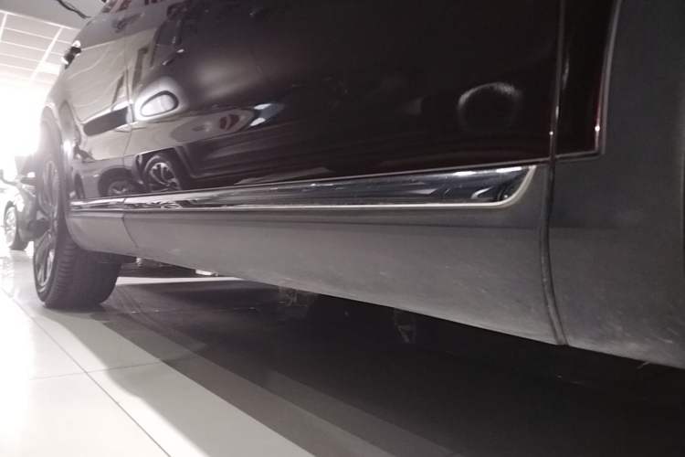 Used Hongqi HS5 2019 2.0T Smart Connect Flagship All-Wheel-Drive Version Right Side Sill