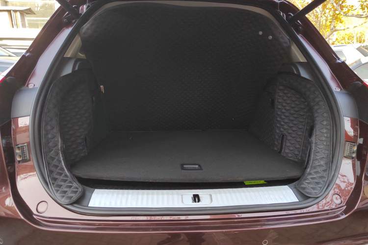 Used Hongqi HS5 2019 2.0T Smart Connect Flagship All-Wheel-Drive Version Trunk