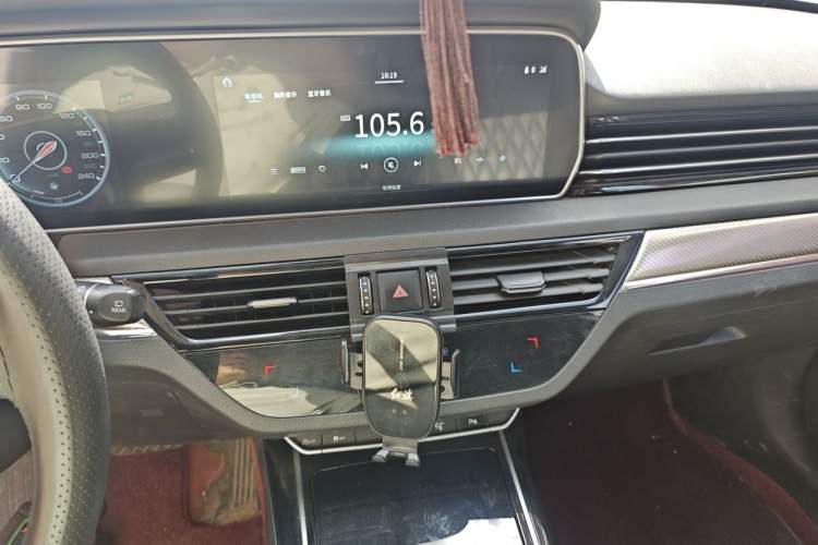 Used Hongqi HS5 2019 2.0T Smart Connect Flagship All-Wheel-Drive Version Audio And AC Panel