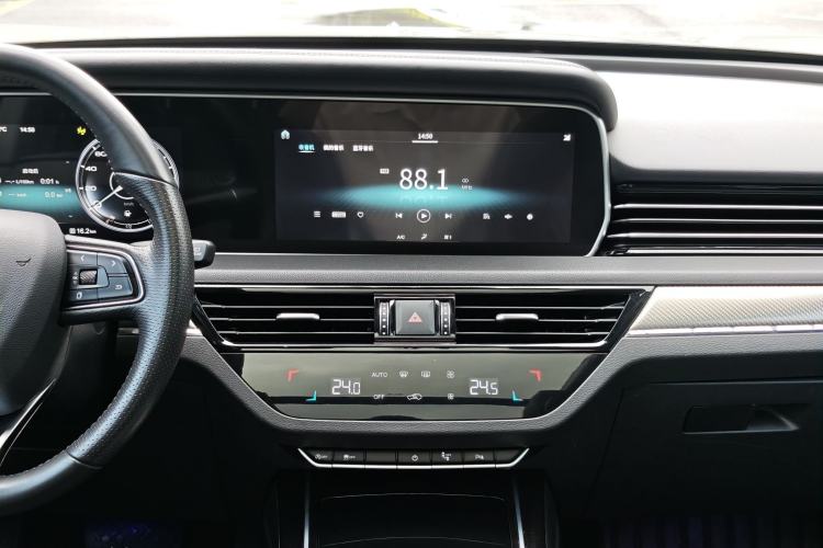 Used Hongqi HS5 2019 2.0T Smart Connect Flagship Edition Audio And AC Panel