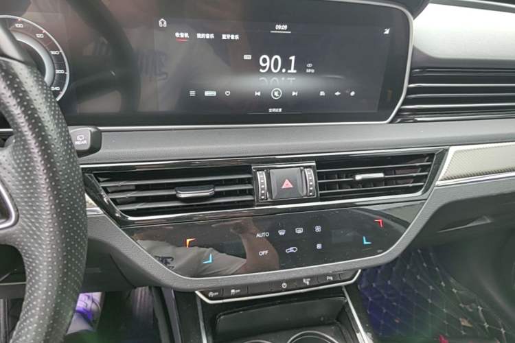 Used Hongqi HS5 2019 2.0T Smart Connect Flagship All-Wheel-Drive Version Audio And AC Panel