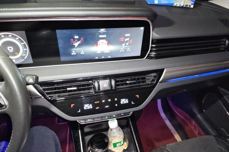 Used Hongqi HS5 2019 2.0T Smart Connect Flagship All-Wheel-Drive Version Audio And AC Panel