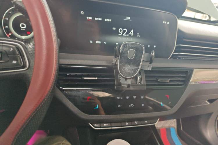 Used Hongqi HS5 2019 2.0T Smart Connect Flagship All-Wheel-Drive Version Audio And AC Panel
