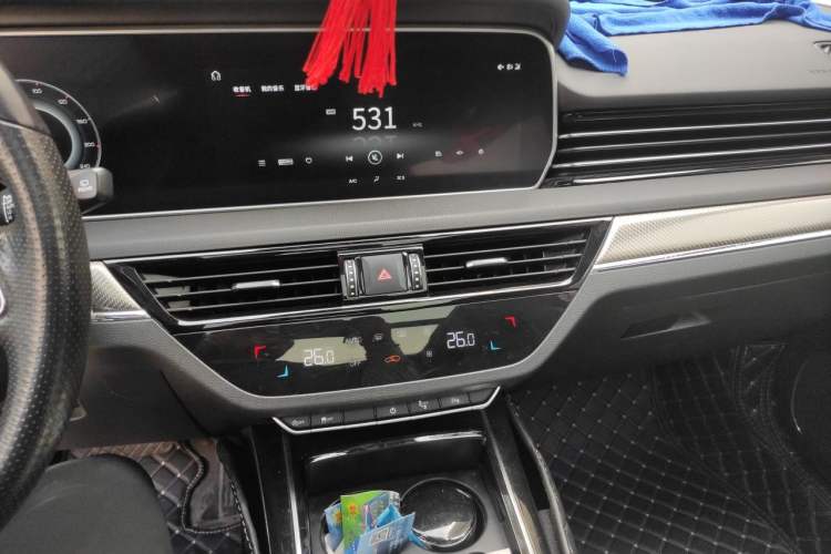 Used Hongqi HS5 2019 2.0T Smart Connect Flagship All-Wheel-Drive Version Audio And AC Panel