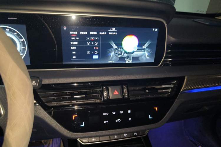 Used Hongqi HS5 2019 2.0T Smart Connect Flagship Edition Audio And AC Panel