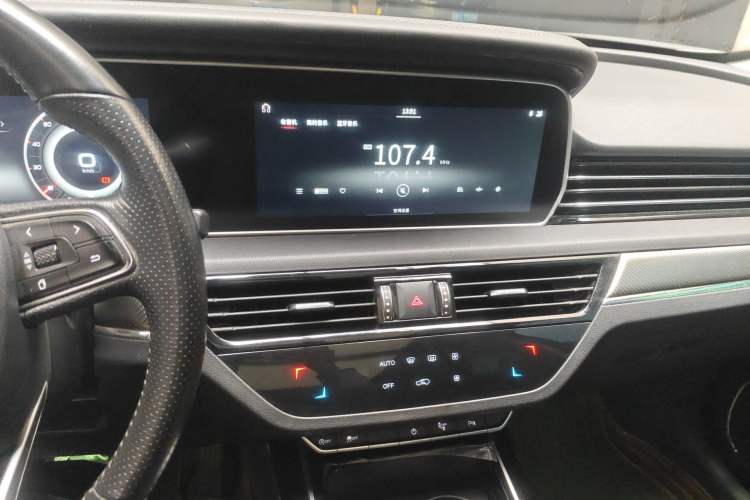 Used Hongqi HS5 2019 2.0T Smart Connect Flagship Edition Audio And AC Panel