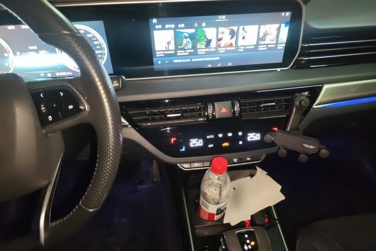 Used Hongqi HS5 2019 2.0T Smart Connect Flagship Edition Audio And AC Panel