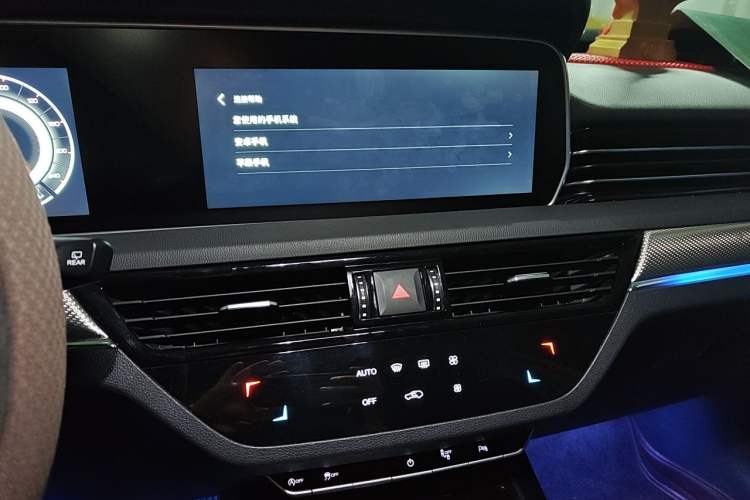 Used Hongqi HS5 2019 2.0T Smart Connect Flagship Edition Audio And AC Panel