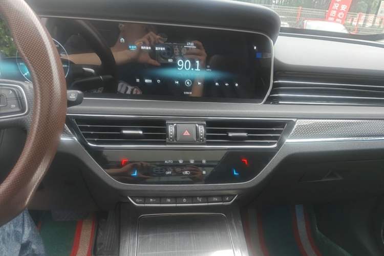 Used Hongqi HS5 2019 2.0T Smart Connect Flagship Edition Audio And AC Panel