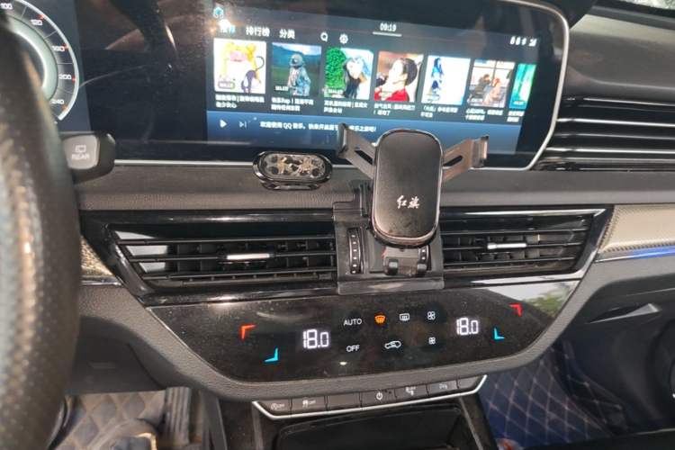 Used Hongqi HS5 2019 2.0T Smart Connect Flagship Edition Audio And AC Panel