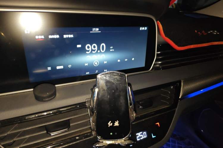 Used Hongqi HS5 2019 2.0T Smart Connect Flagship All-Wheel-Drive Version Audio And AC Panel