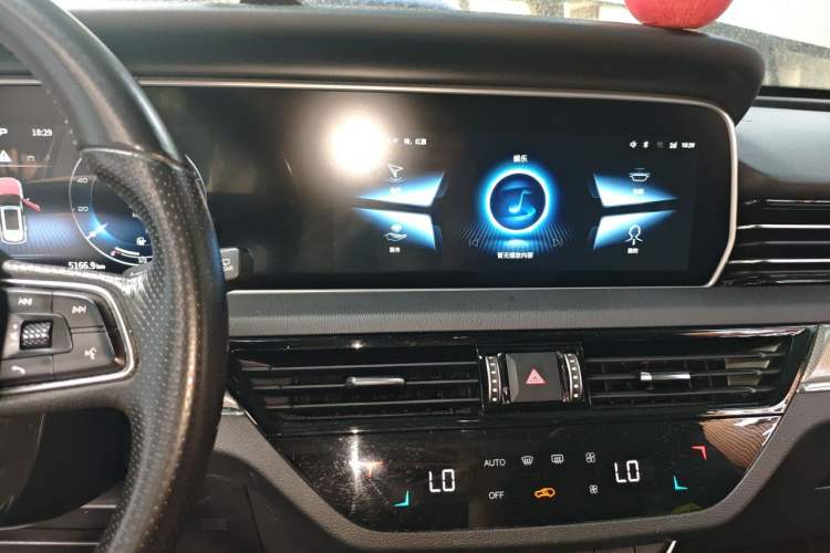 Used Hongqi HS5 2019 2.0T Smart Connect Flagship Edition Audio And AC Panel