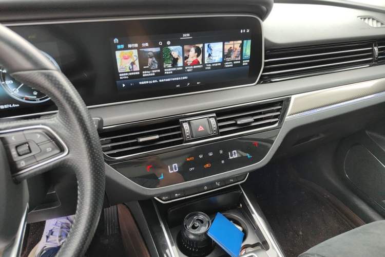 Used Hongqi HS5 2019 2.0T Smart Connect Flagship Edition Audio And AC Panel