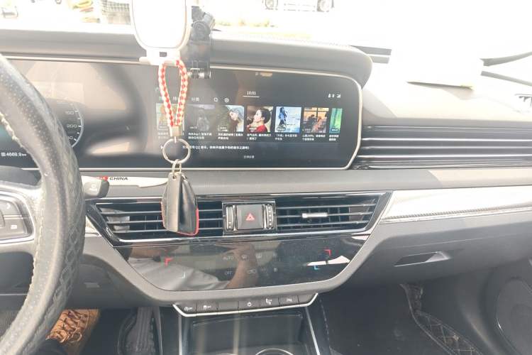 Used Hongqi HS5 2019 2.0T Smart Connect Flagship Edition Audio And AC Panel