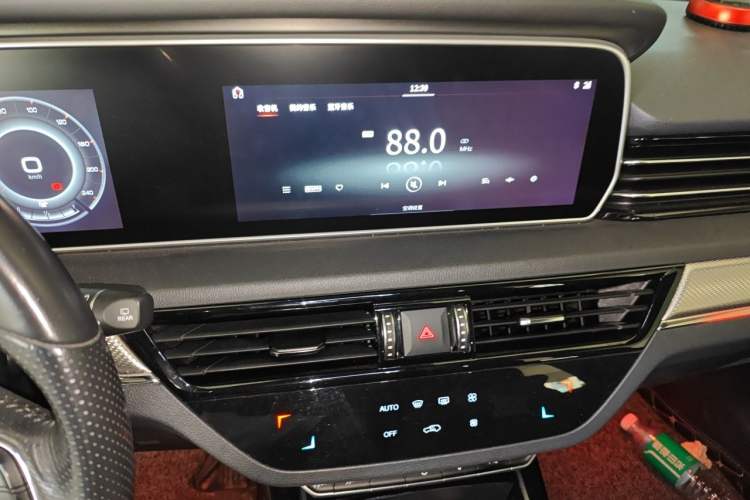 Used Hongqi HS5 2019 2.0T Smart Connect Flagship Edition Audio And AC Panel
