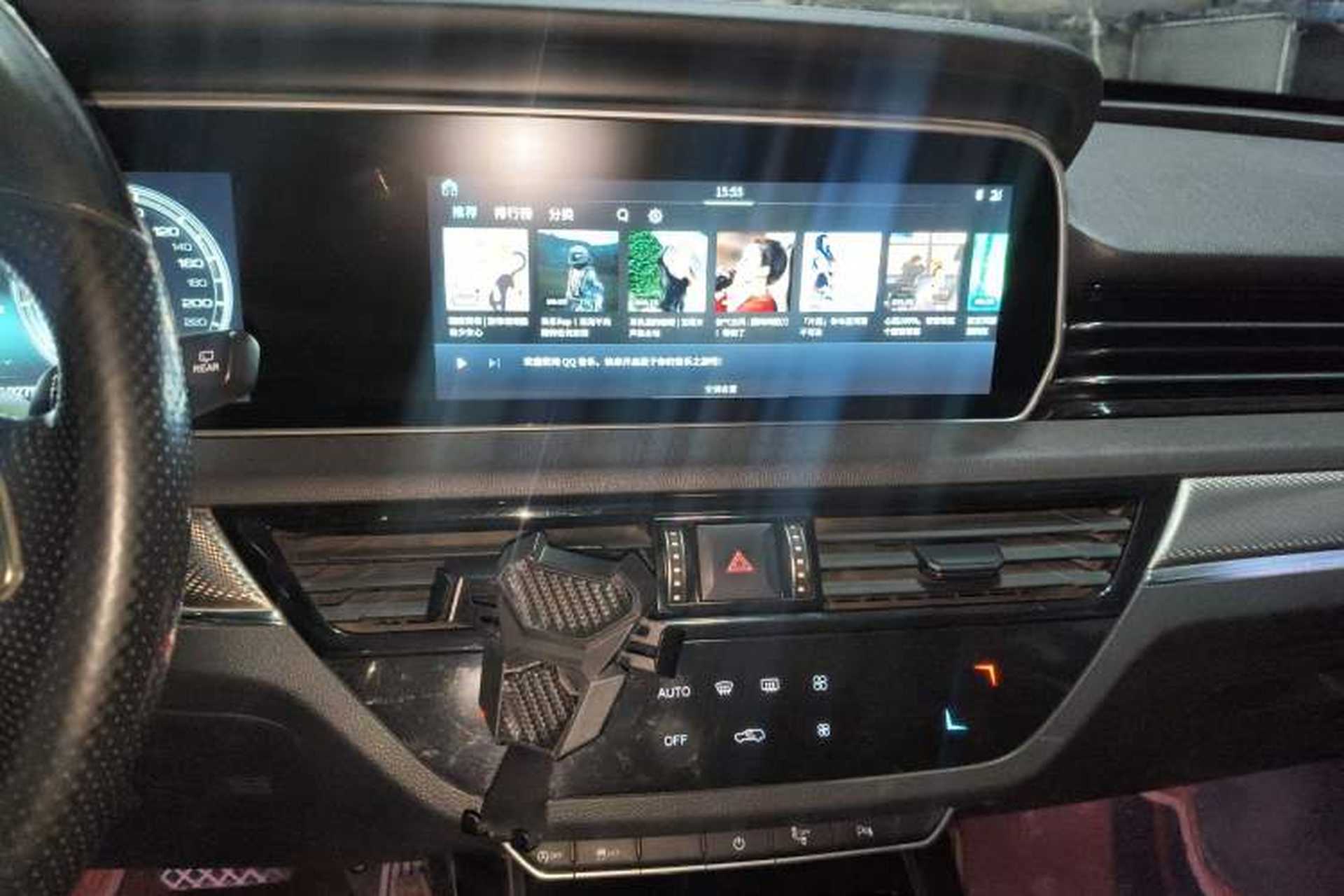 Used Hongqi HS5 2019 2.0T Smart Connect Flagship All-Wheel-Drive Version Audio And AC Panel