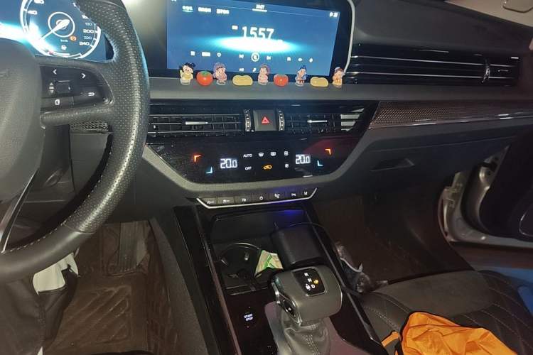 Used Hongqi HS5 2019 2.0T Smart Connect Flagship All-Wheel-Drive Version Audio And AC Panel