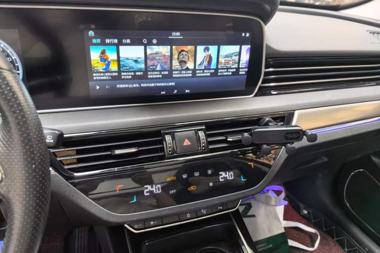 Used Hongqi HS5 2019 2.0T Smart Connect Flagship Edition Audio And AC Panel