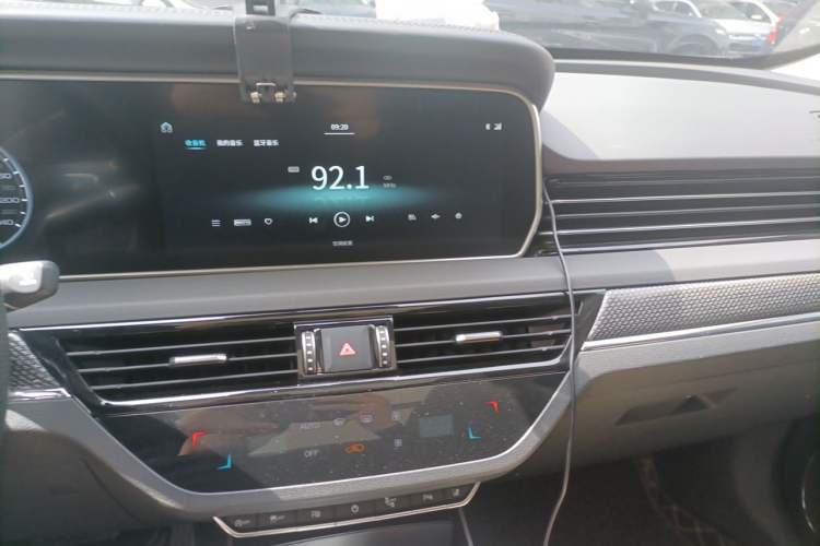 Used Hongqi HS5 2019 2.0T Smart Connect Flagship Edition Audio And AC Panel