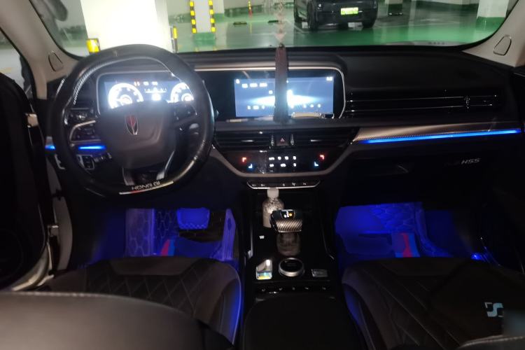 Used Hongqi HS5 2019 2.0T Smart Connect Flagship All-Wheel-Drive Version Center Console