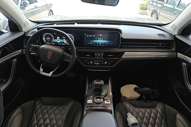 Used Hongqi HS5 2019 2.0T Smart Connect Flagship All-Wheel-Drive Version Center Console
