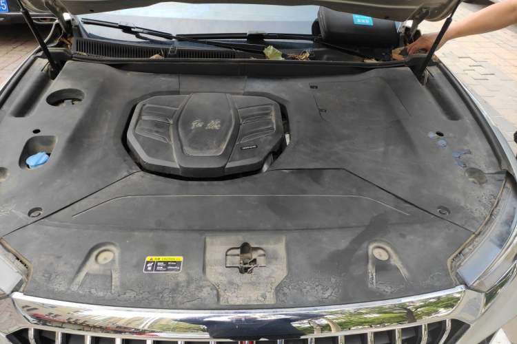 Used Hongqi HS5 2019 2.0T Smart Connect Flagship All-Wheel-Drive Version Engine Bay