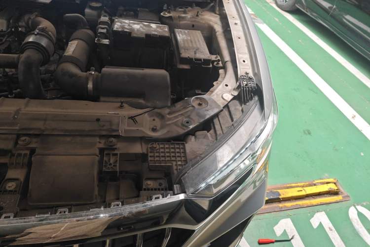 Used Hongqi HS5 2019 2.0T Smart Connect Flagship Edition Engine Bay Left