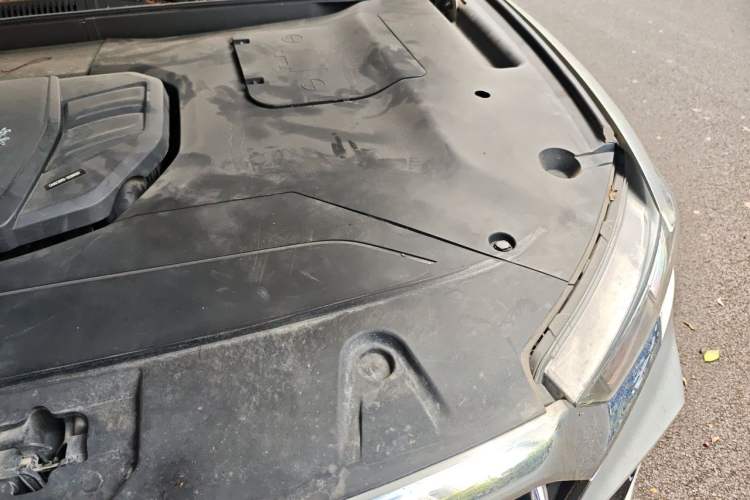 Used Hongqi HS5 2019 2.0T Smart Connect Flagship Edition Engine Bay Left