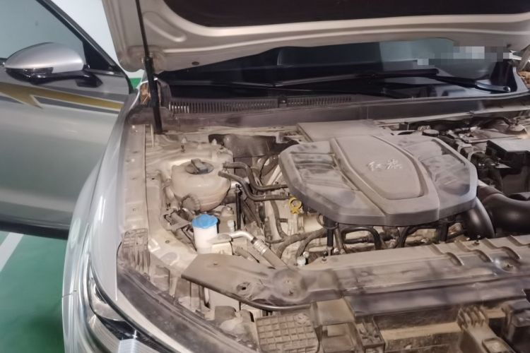 Used Hongqi HS5 2019 2.0T Smart Connect Flagship All-Wheel-Drive Version Engine Bay Right